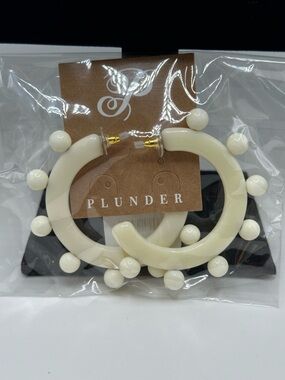 PLUNDER Large Creme Trendy Fun Summer Casual Lightweight Hoop Earrings
